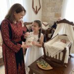 Exklusives Handgesticktes Palästina Gastgeschenk zur Baby-Woche “Seebou” – Kamel-Motiv